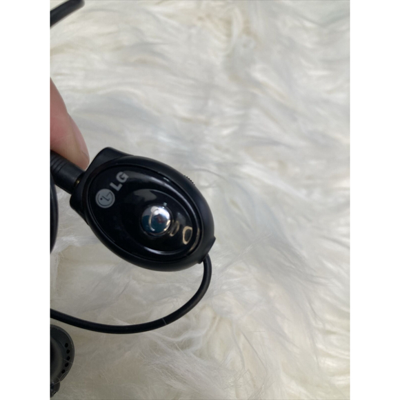 LG WIRED EARPHONES HEADPHONES HANDSFREE MIC HEADSET EARBUDS for CELL PHONES Clip - Picture 11 of 12